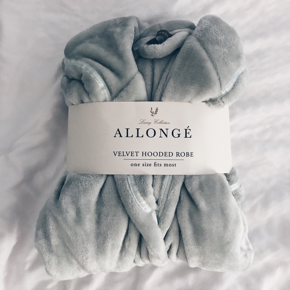 Allongé luxury velvet hooded bathrobe